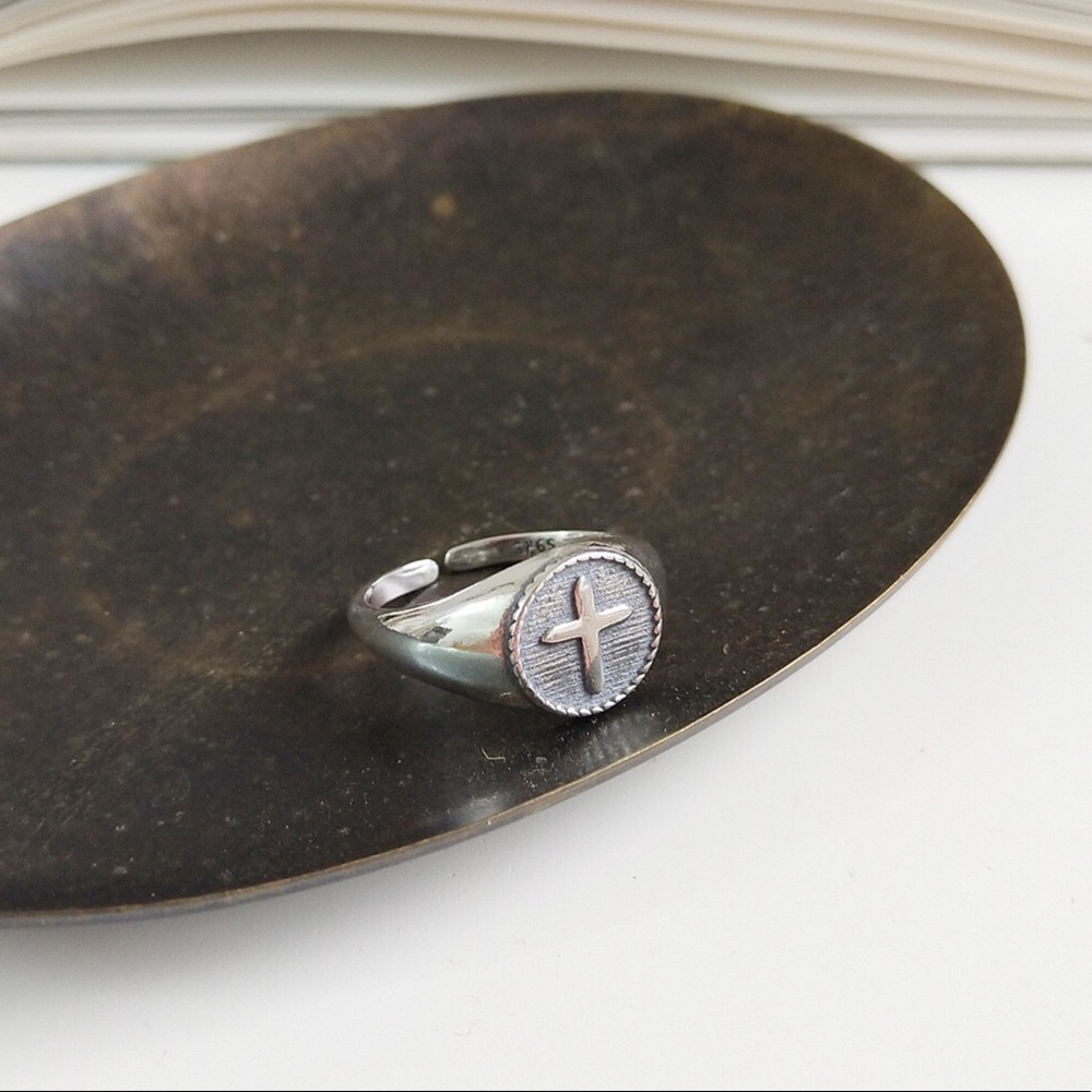 Vintage Sterling Silver Cross Signet Ring - Picture 5 of 8